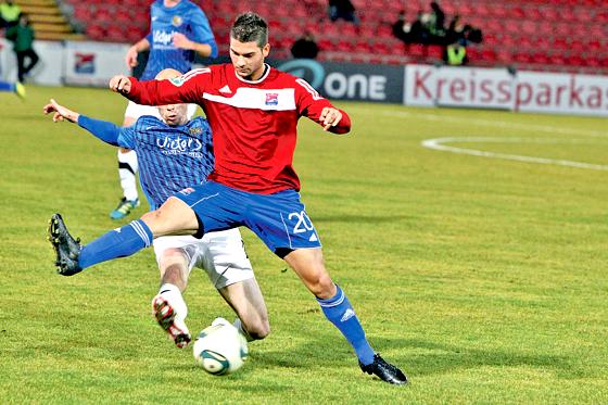 Marcel Avdic (hier im Spiel gegen Saarbrücken) und die SpVgg Unterhaching kassierten gegen Heidenheim den nächsten Rückschlag.	Foto: Daniel Glasl
