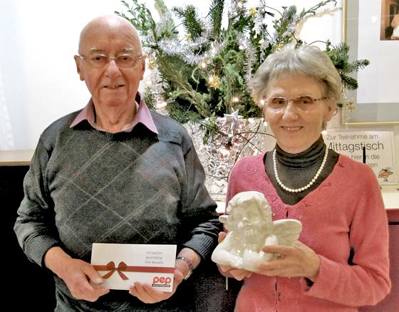 Pauline und Rudolf Kustermann engagieren sich seit Jahren im ASZ Untergiesing. Dafür wurden sie zu den »Weihnachtsengeln 2011« gekürt. 	Foto: Woschée