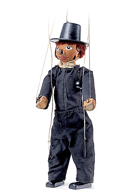 Glückssymbol zu Silvester: Kaminkehrer-Marionette (Mitte 20. Jahrhundert) aus der Sammlung S. Angermaier 	Foto: Diözesanmuseum Freising/Reichenwallner fotodesign