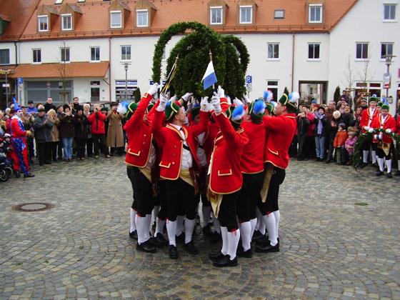 Die Schäffler aus Kirchheim besuchen am 3. Februar die Gemeinde Unterhaching.	Foto: Schäfflerverein