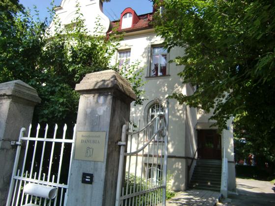 In einer Villa an der Möhlstraße in Altbogenhausen hat die Burschenschaft Danubia ihren Sitz.	Foto: ikb