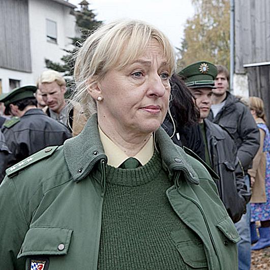 Johanna Bittenbinder spielt in »Sau Nummer vier« eine rustikale Dorfpolizistin. Foto: VA