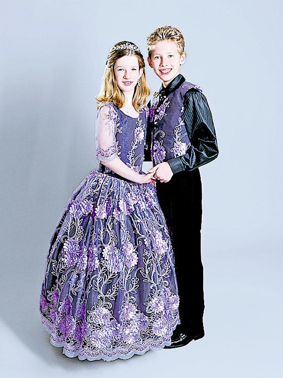 Konstantin und Antonia, das Jugendprinzenpaar, nimmt sich die Faschings- Regenten Reiner und Jenny zum Vorbild.  	Foto: VA