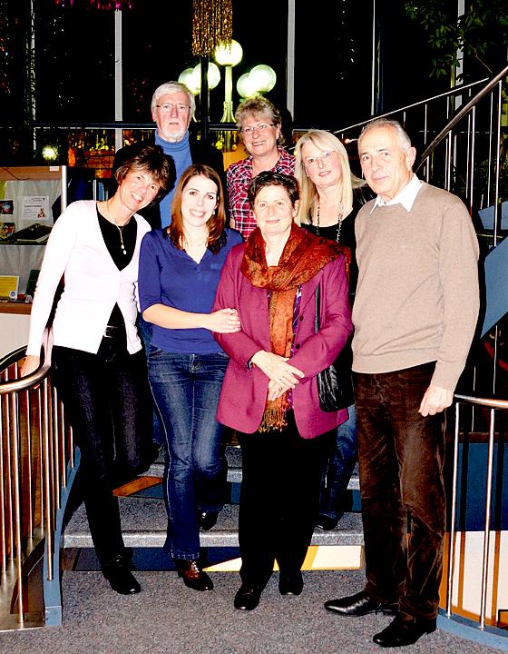 Neue Vorstandschaft (von links): Evi Baier, Hartmut Schmidt, Elena Bedtke, Anita Kuchlbauer, Uta Menzer, Christine Thalhammer, Gerold Olbert. 	Foto: VA