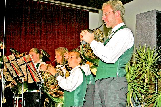 Gemeinsam mit dem Blasorchester tritt die Jugendblaskapelle der Freunde Grünwalds auf. Jetzt sucht die Kapelle neuen Nachwuchs.	Foto: Privat