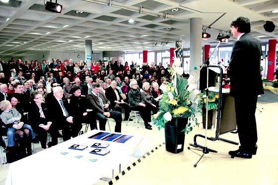 Bei seiner Neujahrsansprache setzte Bürgermeister Albert Hingerl den Schwerpunkt auf die Jugend und die Poinger Schulen.	Foto: Gabriele Heigl