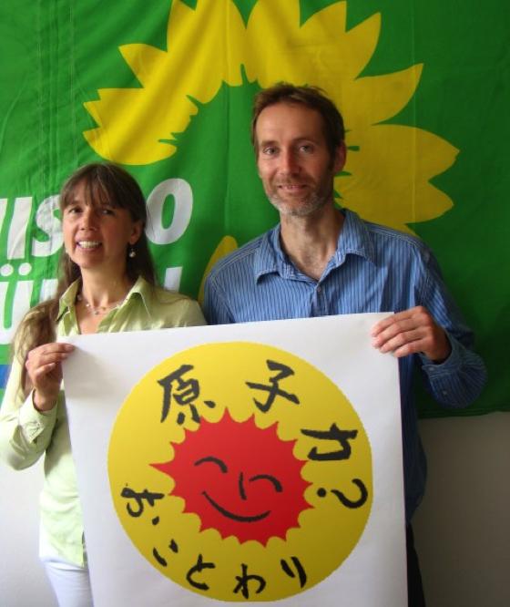Antje Wagner und Markus Büchler berichten in Neubiberg über ihre Reise nach Fukushima.	Foto: VA