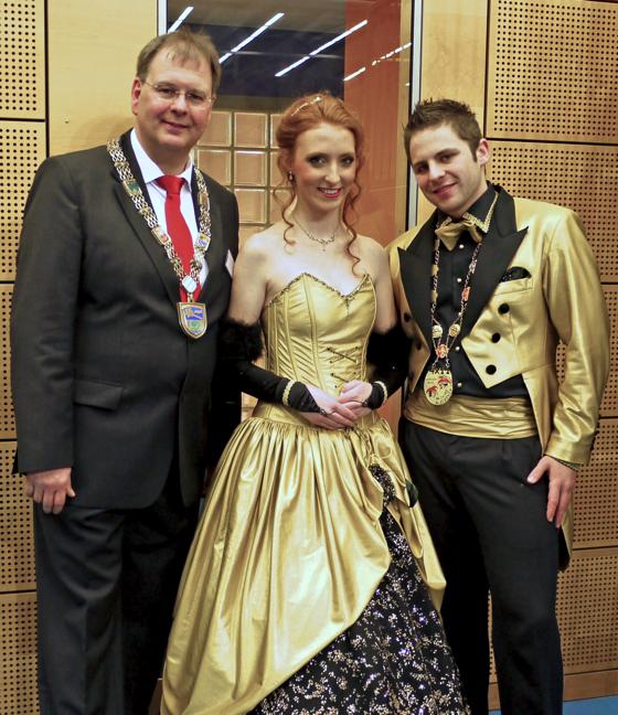 Wolfgang Panzer begrüßte das Prinzenpaar Nadine I. und Andi I. ganz herzlich. 	