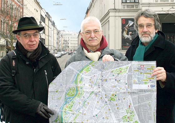 Peter Körner, Theo Kempf und Wolfgang Püschel (v. l.) wollen den Stadtteilplan für Senioren für die Innenstadt. Vorbildcharakter hat der »Erstling« für die Stadtteile Ober- und Untergiesing und Harlaching.	Foto:scy