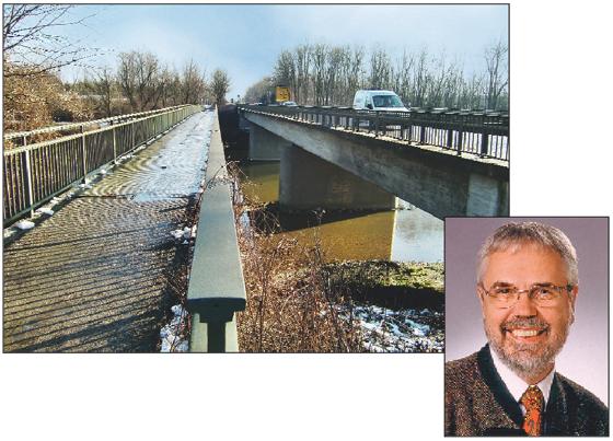 Spätestens ab Mai wird die Heckerbrücke zwischen Ismaning und Garching total gesperrt. Nicht nur Ismanings Bürgermeister Sedlmair (rechts) befürchtet während der Sanierungsarbeiten lange Staus.	Fotos: ikb