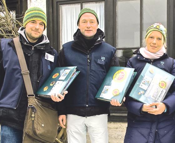 Florian Löffelmann, Sven Matscheroth und Jana Osterhus (v. l.) sind unterwegs, um den Bund Naturschutz vorzustellen. 	Foto: BN