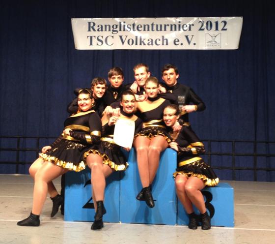 Die Tanzsportgruppe „High Energy“ erreichte bei ihrem ersten Turnier in Würzburg den zweiten Platz. 	Foto: Privat