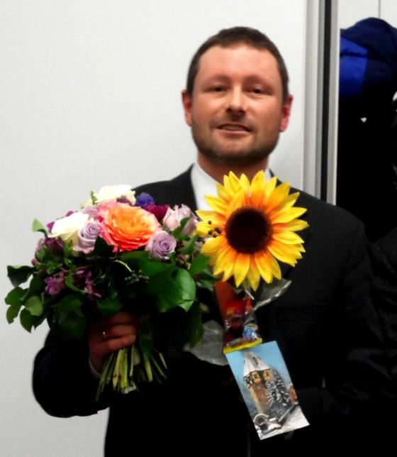 Blumen und gute Wünsche bekam Markus Hepp mit auf seinen Weg ins neue Amt.	Foto: VA