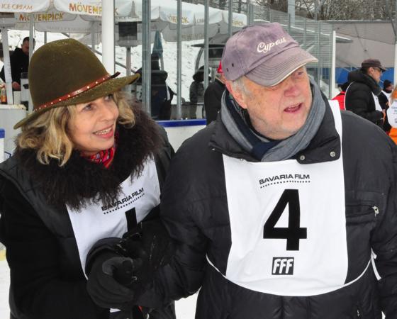 Michaela May und Josef Vilsmaier trauten sich trotz Eiseskälte aufs Glatteis. 	Foto: VA