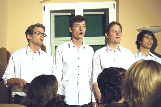 Eine A-cappella-Gruppe aus Moosach trat unter anderem beim ersten Open Stage vor ein paar Wochen im Pelkovenschlössl auf.	Foto: ws