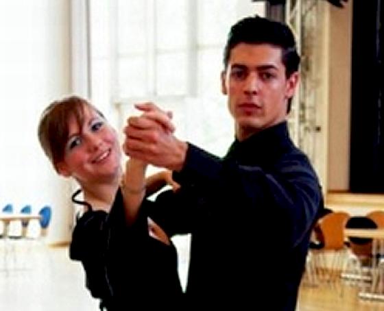 Das Paar Carolin Pintsch und Stephan Ziegler tanzen nun in der Hauptgruppe C Standard. 	Foto: VA