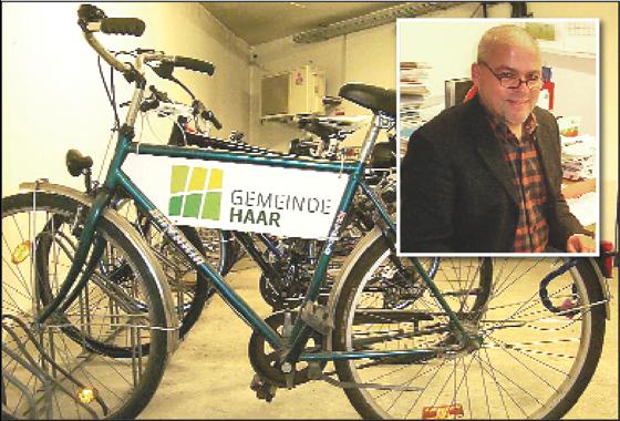 Michael von Ferrari, Umweltreferent der Gemeinde Haar, organisiert die »Fahrradkampagne Haar 2012«.	Fotos: ikb