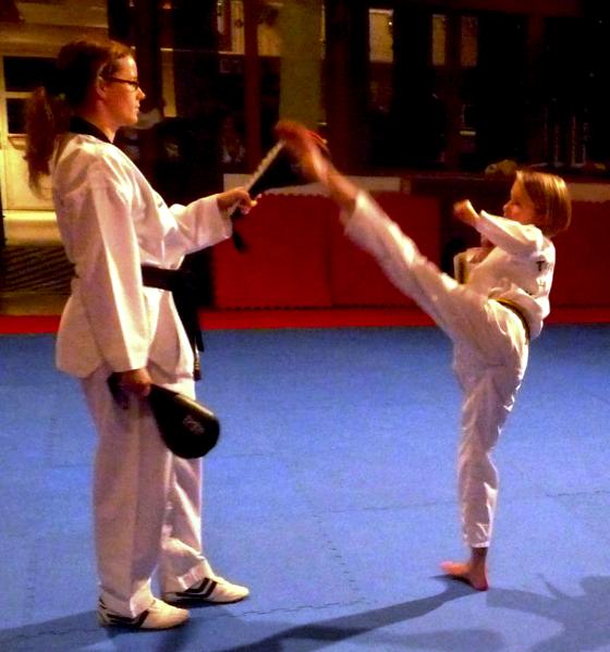 Taekwondo-Verein und örtliches JUZ engagieren sich gemeinsam in der Jugendarbeit. 	Foto: VA