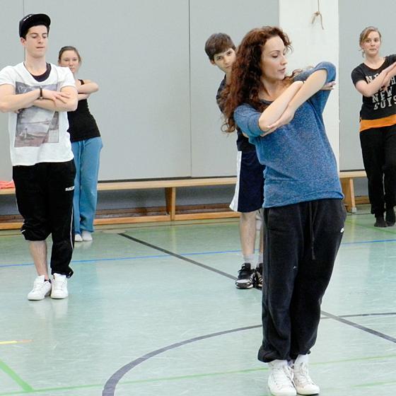 Die Profitänzerin Annika Schimmer konnte mit ihren Choreografien die Schüler begeistern. Foto: VA