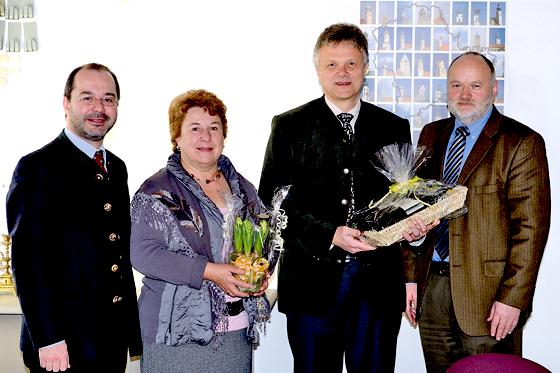 Das Bild zeigt die beiden Bündnissprecher Thomas Einwang (rechts) und Heinz Grundner (links) mit ihren Vorgängern Hans Schreiner und Ursula Eibl. 	Foto: VA