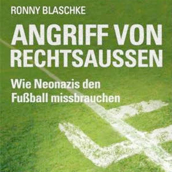 Das Buch gewährt Einblicke über den Einfluss Rechtsradikaler im Fußball. Foto: Verlag