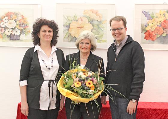 Astrid Schweizer, Mitarbeiterin des Bürgerbüro, Gina Diermeier und Markus Rinderspacher (v. li.).	Foto: VA