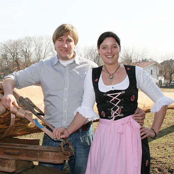 Maikönig Werner Mair und seine Maikönigin Andrea Hirnschal freuen sich aufs Maifest, bei dem der neue Maibaum aufgestellt werden wird. Foto: hol