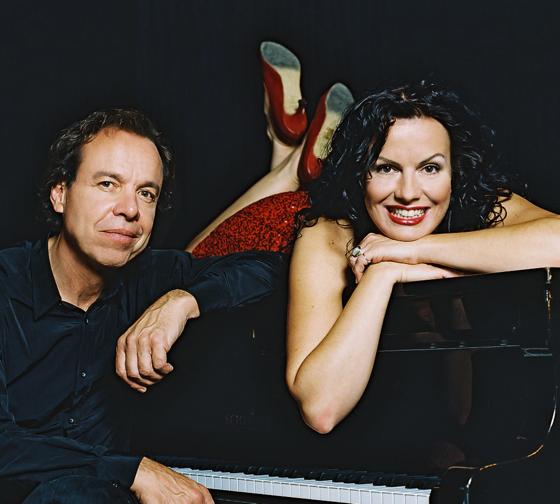 Gemeinsam locken Sängerin Kerstin Heiles und ihr Pianist Christoph Pauli in die Welt des Films.	Foto:VA