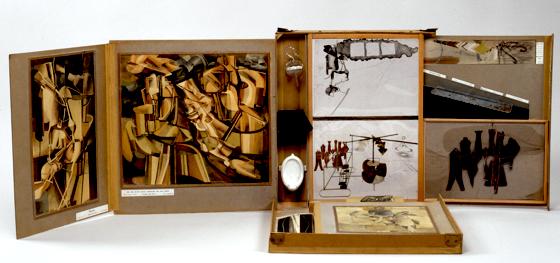 Von oder durch Marcel Duchamp oder Rrose Sélavy (Schachtel-im-Koffer), 1935-41. Foto: © Succession Marcel Duchamp / VG Bild-Kunst, Bonn 2012