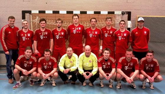 So sieht Erfolg aus: die erfolgreiche Handballmannschaft des FC Bayern München steigt in die Bezirksliga auf.	Foto: VA