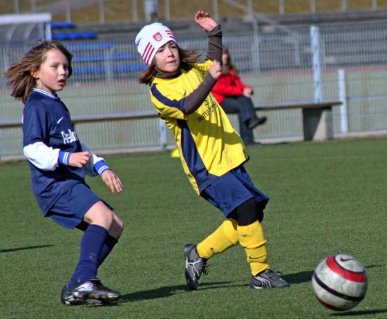 Fußballbegeisterte Mädchen werden beim TSV Poing dringend gebraucht.	Foto: Verein