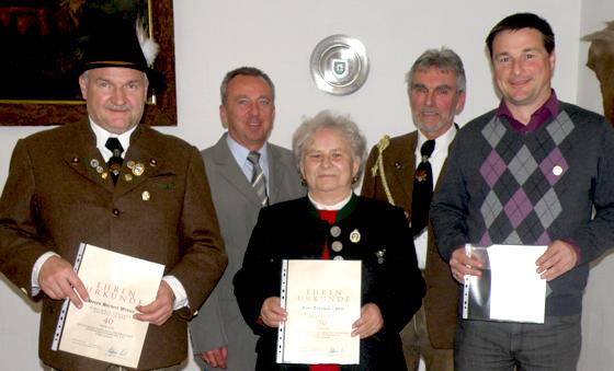 Herbert Winter, Udo Ockel, Annemarie Dobl, Reinhard Weber und Thomas Hesse (v. l.).	Foto: Schützen