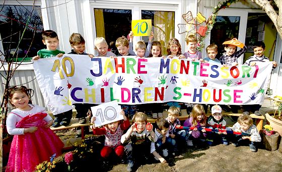 Zehn Jahre Childrens House: Kinder und Eltern feierten ein fröhliches Fest. 	Foto: VA