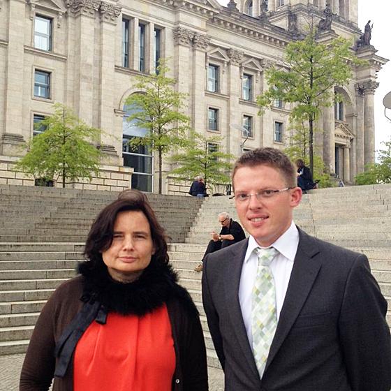 Florian Kurz und Beate Walter-Rosenheimer trafen sich im Deutschen Bundestag in Berlin. Foto: Privat