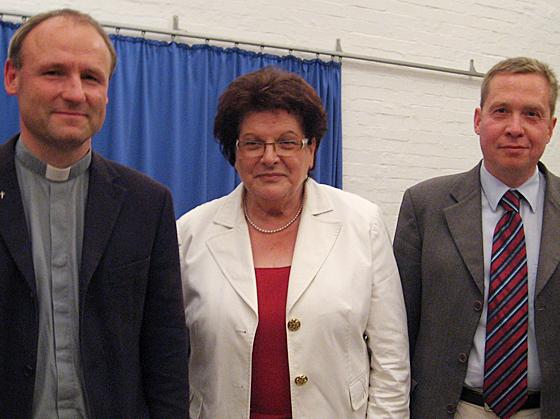 Dekan Bodo Windolf, Barbara Stamm, Jürgen Schleifer vom Bayerischen Rundfunk (von links). Foto: VA