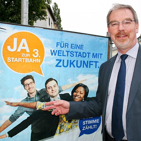 Der Moosacher Stadtrat Alexander Reissl (SPD) wirbt für den Flughafenausbau. Fotos: ws