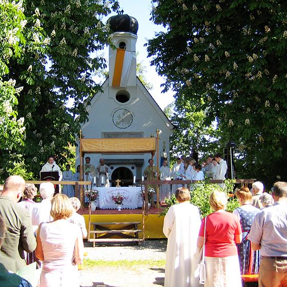Die Katholiken feiern in Baldham Fronleichnam unter anderem mit einer Messe im Freien. Foto: privat