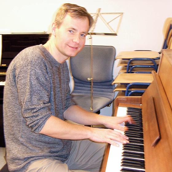 Alexander Leontschik absolvierte in Minsk eine Ausbildung im Klassischem Klavier. 	Foto: VA