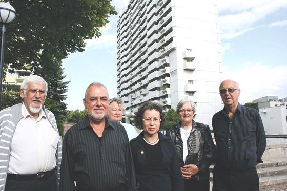Nach 30 oder sogar 40 Jahren fühlen sich Wolfgang Linden (2. von links) und seine Nachbarn als »Pressestädtler«.	Foto: ws