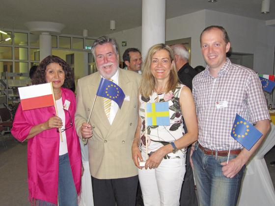 Thomas Jaeger (2. v.r.) mit drei der zahlreichen Gäste beim  Empfang des Städte-Partnerschaftskreises am Europatag.