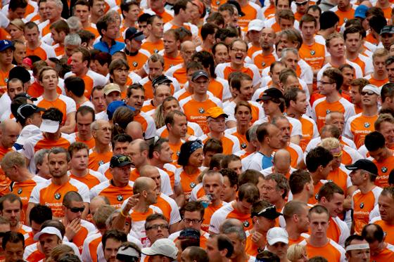 Für die Läufer geht es am Sonntag in unterschiedlichen Distanzen durch die Münchner Innenstadt. 	Foto: SportScheck/BMW