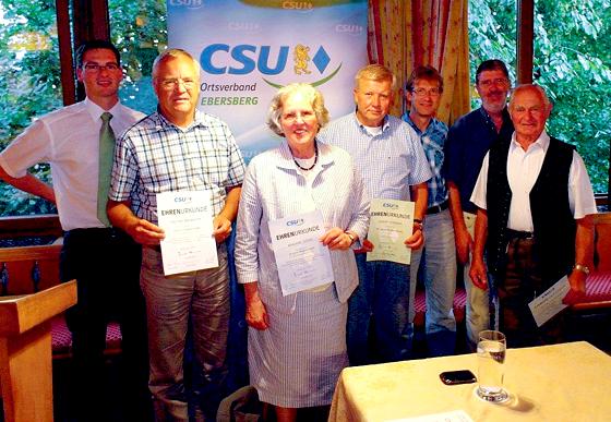 Die Ebersberger CSU ehrte jüngst bei der Mitgliederversammlung langjährige Mitglieder. 	Foto: CSU