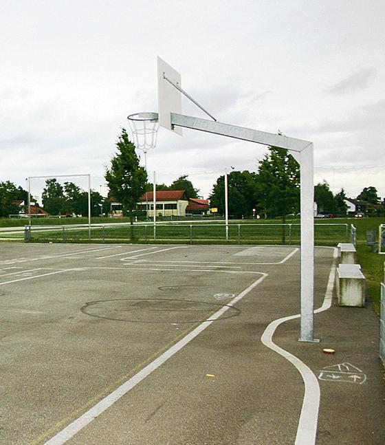 Auf dem Sportplatz an der Kirchstockacher Straße in Brunnthal soll möglicherweise bald ein Skaterpark entstehen. 	Foto: ReB