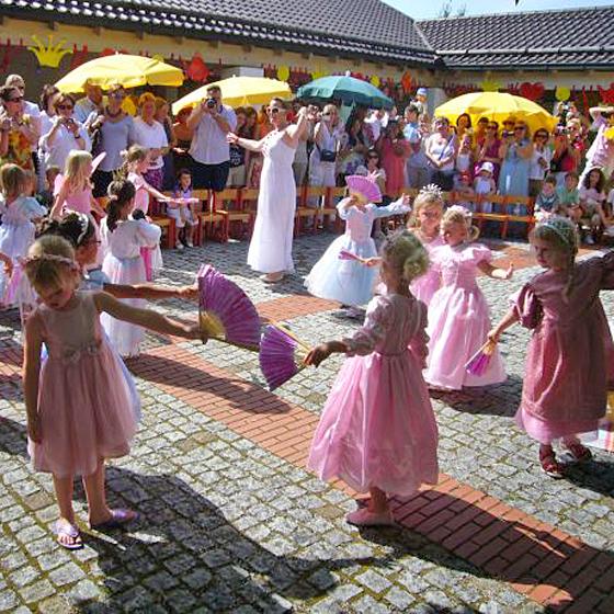Einer der Höhepunkte: die Aufführung der Kindergarten-Kinder. Foto: privat