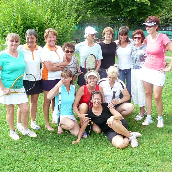 Alle Mitglieder des Tennisclubs Weiß-Blau Fideliopark sind stolz auf ihre Tennisdamen. 	Foto: privat
