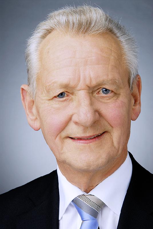 Peter Benthues wird 75. Er ist an vielen Stellen ehrenamtlich aktiv. 	Foto: Münchner Bildungswerk