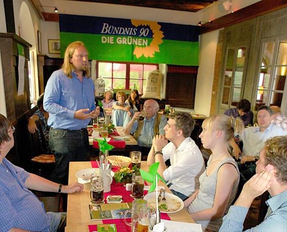 Anton Hofreiter fand bei seiner Veranstaltung ein interessiertes Publikum im Saal des Brauereigasthofs Lohhof vor. Foto: VA