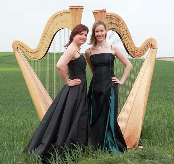 Karin Schnur und Johanna Rupp geben am 30. Juli ein Harfenkonzert in Sankt Andreas. Foto: VA