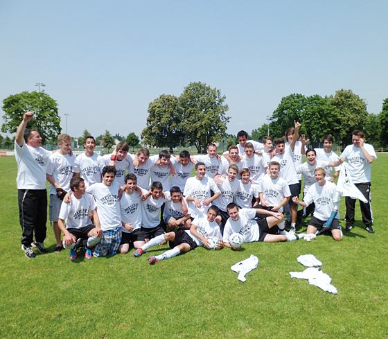 Nach einer erstklassigen Saison durften sich die B2-Junioren des FC Stern zu recht über den Aufstieg in die Kreisklasse freuen. Foto: Verein