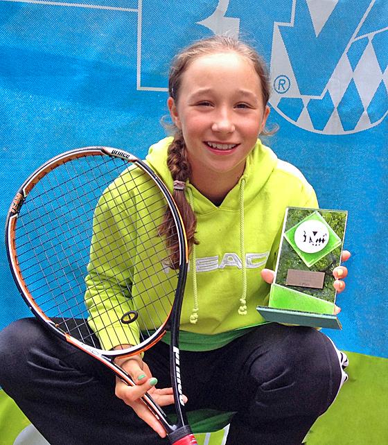 Louisa Junghanns hat bei den bayerischen Tennis-Jugendmeisterschaften Platz drei geholt. Foto: SCBV
